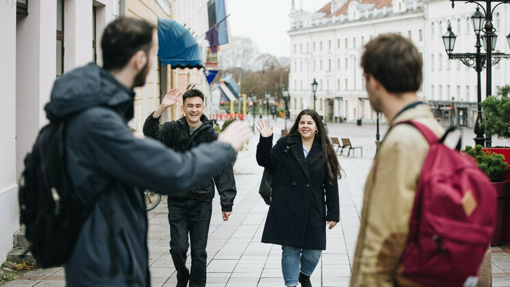 Tudengid Tartu kesklinnas HVEE